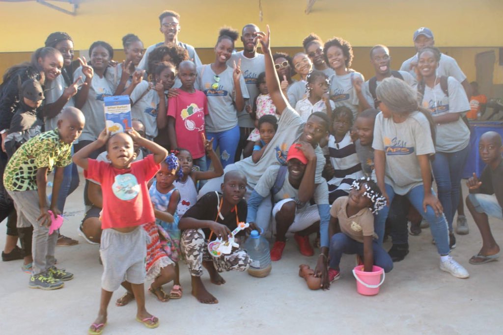 ApsSorrir's tweet photo. Música,dança,teatro e muito humor,também fizeram parte desse dia tão maravilhoso.
Ainda sobre a visita a confraternização ao centro de acolhimento de crianças e jovens EL BETEL 
Uma vez APS,APS para Sempre https://t.co/X1UA9idE3T