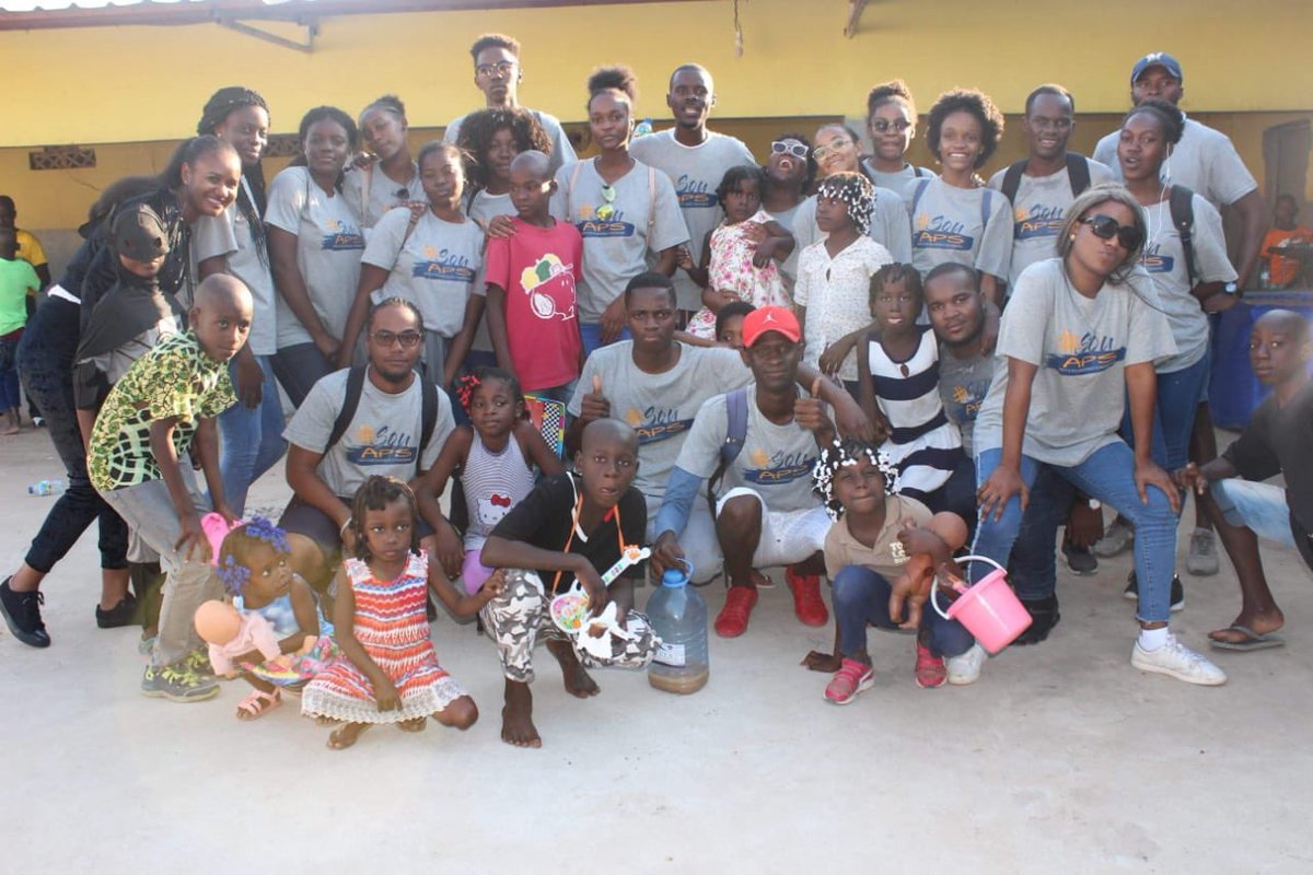 ApsSorrir's tweet photo. Música,dança,teatro e muito humor,também fizeram parte desse dia tão maravilhoso.
Ainda sobre a visita a confraternização ao centro de acolhimento de crianças e jovens EL BETEL 
Uma vez APS,APS para Sempre https://t.co/PsdiTSGJ69