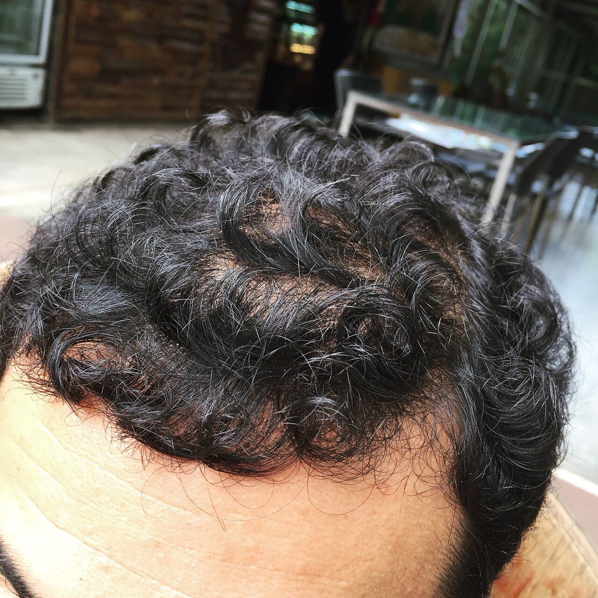 Kyo Sakurai V Twitter 梅雨の時期は髪型が決まらず よく学校に行かなかった僕の天然パーマは タイの熱帯モンスーン気候をくぐるとこうなります