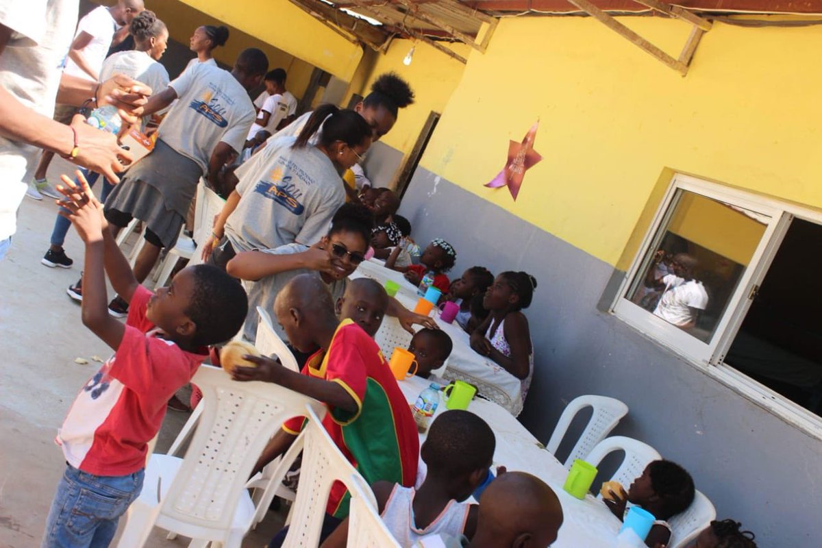 ApsSorrir's tweet photo. Música,dança,teatro e muito humor,também fizeram parte desse dia tão maravilhoso.
Ainda sobre a visita a confraternização ao centro de acolhimento de crianças e jovens EL BETEL 
Uma vez APS,APS para Sempre https://t.co/LbZ6kukzYu