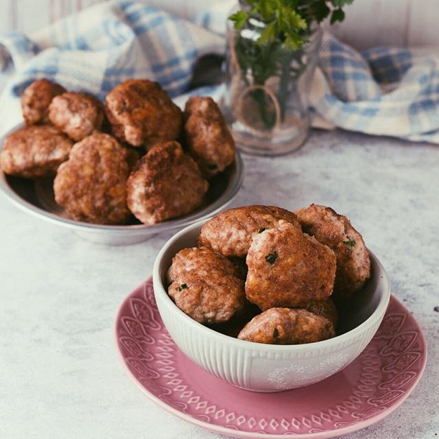fra_unpo's tweet photo. Qualcuno ha detto polpette? Giuro non sono per me ma per i bambini! 🤭🤭🤭
#atavola #instafood #polpette #piovonopolpette #francescapace #instagood #food52 #foodstagram #foodblogfeed #foodphotography #foodphoto #photography #photofood #foodblogger #food… https://t.co/UJdFBcShQn https://t.co/E2OcO4fPoQ