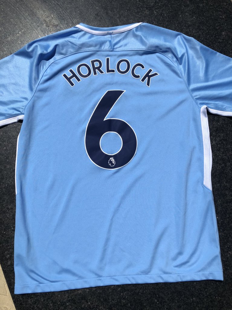 Up for grabs is this shirt worn my a one footed,aggressive walking,pedestrian running City Leg...end in the recent fans game at the Etihad,even reds making the switch to blue are welcome,all you have to do is RT and I will get my lad to pick the unlucky winner tonight at 9pm 👍🏼