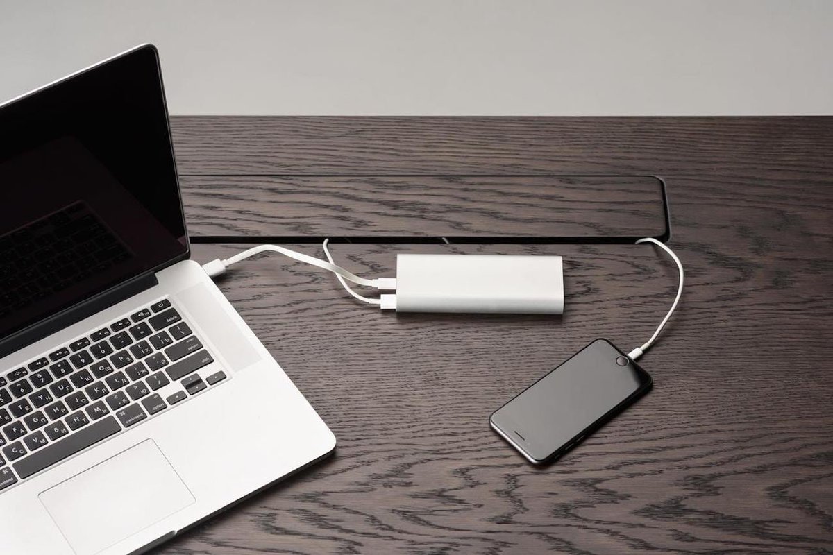 authorshipme's tweet photo. #WritingTools #Minimalist #Desk [The Gadget Flow] Zegen Duoo Minimalist Writing Desk https://t.co/jJ7sxVXU2e https://t.co/xdrRCWZ3A1