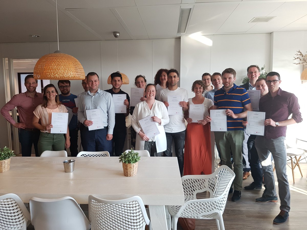 ZijlstraCenter's tweet image. De certificaten voor het eerst behaalde vak van de inhouse CPC opleiding bij @BMCadvies zijn uitgedeeld. Felicitaties voor de deelnemers,die inmiddels alweer een eind op weg zijn met vak nr twee! #PublicControl #eenlevenlangleren sbe.vu.nl/nl/nieuws-agen…