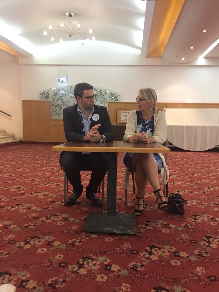 uejf's tweet photo. L’ambassadrice de France, @HeleneLeGal, rencontre une délégation de l’UEJF en marge du Global forum de l’AJC. https://t.co/Vx0lVL3YhU