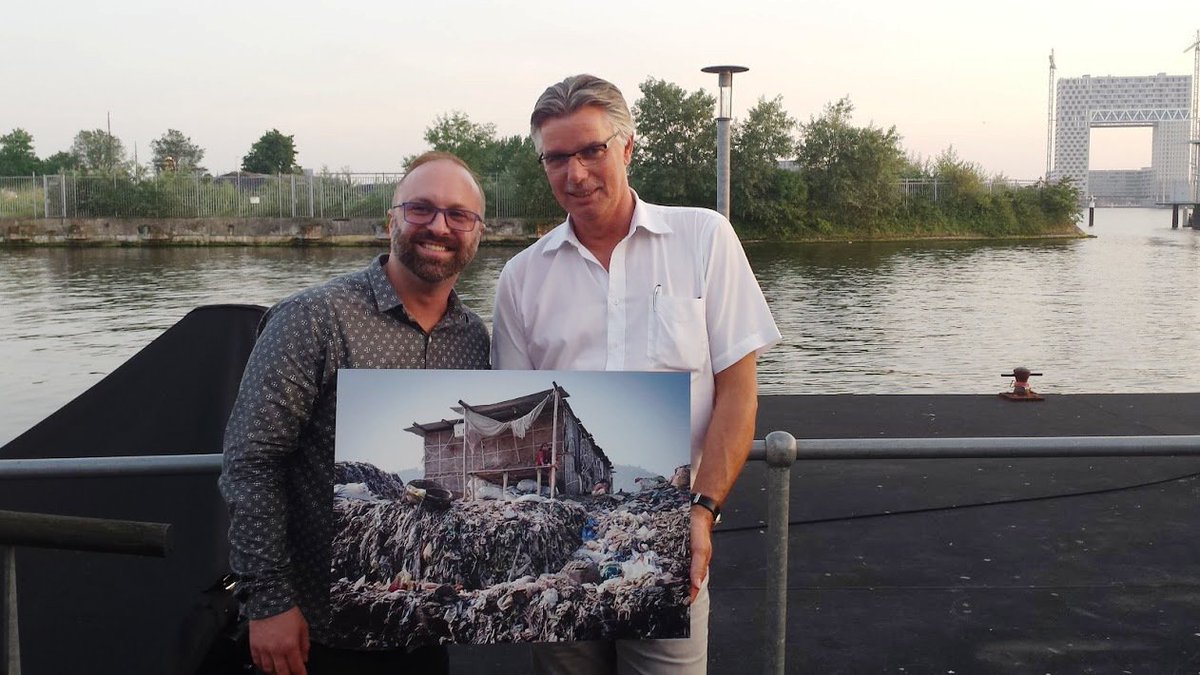 prom_nl's tweet photo. Net als voorgaande jaren een mooi #NVRDcongres om op terug te kijken, maar ook een prachtige foto door Timothy Bouldry (Program Director van ISWA) rijker waarmee we tegelijkertijd een goed doel hebben gesteund. https://t.co/DXZWWdHz6Q https://t.co/a4AHxB2uI4