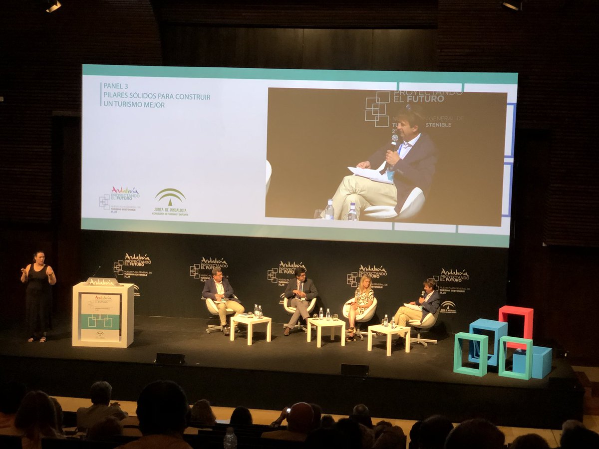 El intrusismo en el #turismo es latente. “zapatero a tus zapatos” #AndaluciaPGTSA2125 Todos entendemos de turismo pero ¿Quién está formado especificamente? Hay que poner en valor a los profesionales formados en la materia. Un economista, periodista o camarero no es un cirujano.