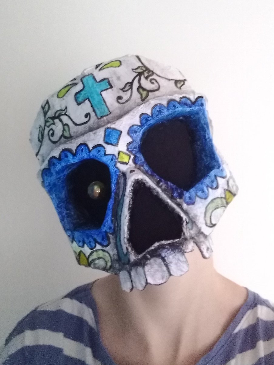 artista_pazza's tweet photo. Nouveau masque !
Une tête de mort mexicaine cette fois !

Pour répondre avant que vous ne posiez la question : oui on voit parfaitement bien dedans

Merci de RT ça me ferait extrêêêêmement plaisir ! 

PS : Un nouveau masque arrive bientôt ! https://t.co/13tFvwqvt2