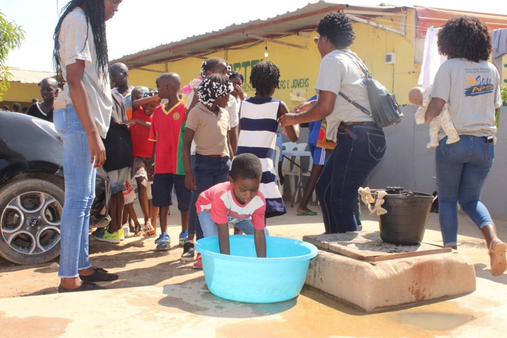 ApsSorrir's tweet photo. Música,dança,teatro e muito humor,também fizeram parte desse dia tão maravilhoso.
Ainda sobre a visita a confraternização ao centro de acolhimento de crianças e jovens EL BETEL 
Uma vez APS,APS para Sempre https://t.co/pWNOJCFNs8