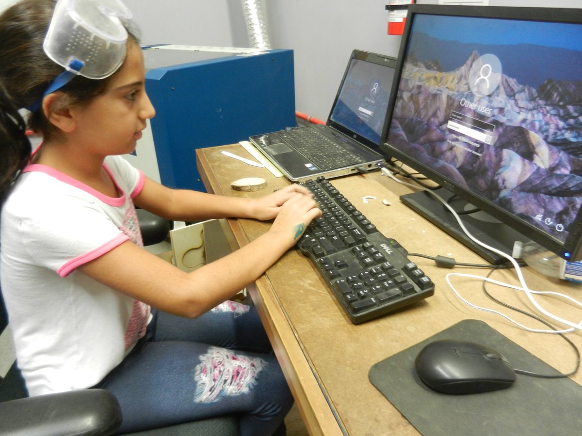 fcgibousa's tweet photo. @MakerDepot @EdTechMaker @ariellehg @geekyteach @mrnavas At #MakerDepot you're never too young to lean the basics of the #STEM revolution. We stand ready to give your children a heads up on facing the world's challenges.... https://t.co/PvW8KEXD7a