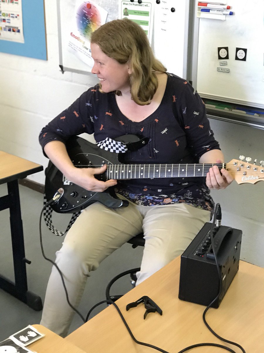 LSEClassR's tweet photo. Miss Jonna brought her guitar to show us how the strings vibrate to make sounds... and we all had a go at being rock stars! https://t.co/UPbAFUai80