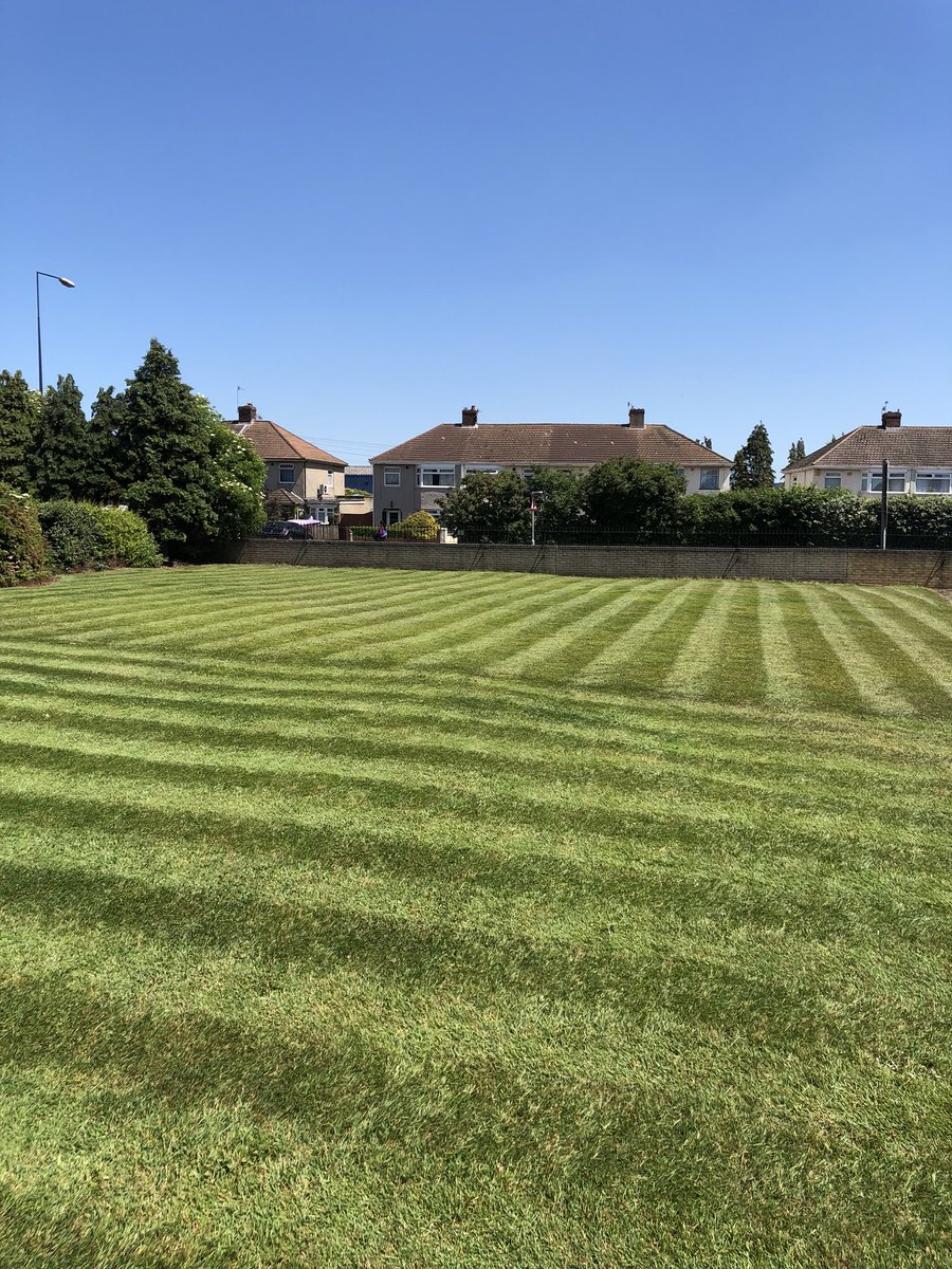 kyleleslie96's tweet photo. A nice day to stripe and edge some lawns ☀️ https://t.co/EwAT9rWra4