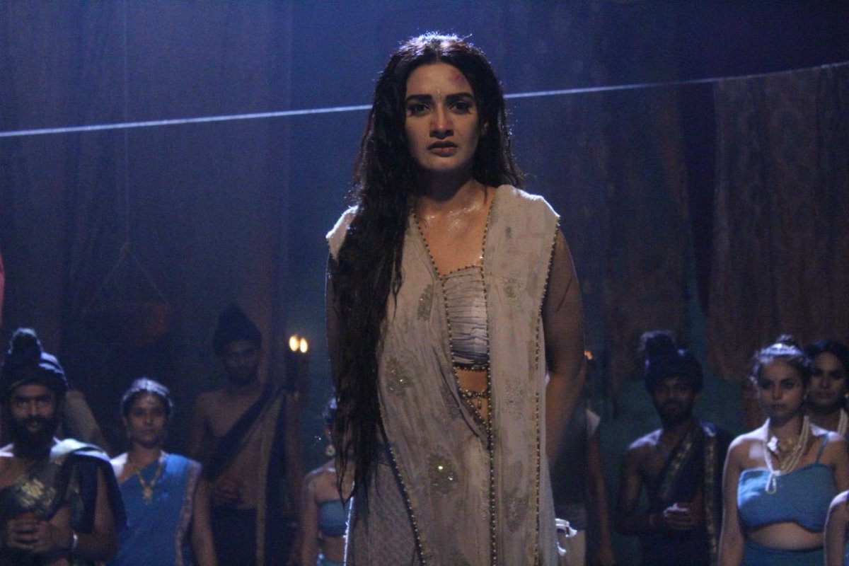 officialPorus's tweet photo. A drama packed episode tonight at 8pm only on #Porus 
Stay tuned! 
@sktorigins @rkt_tewary https://t.co/shUurYbEvD