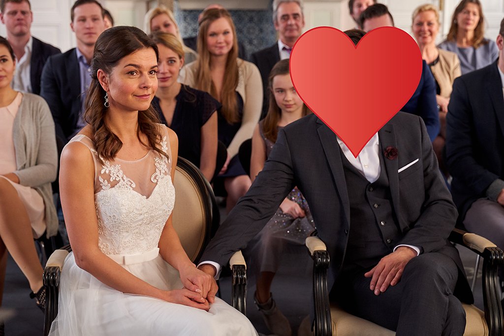 RTL_com's tweet photo. Heute ab 20.15 Uhr Staffelfinale bei #Lifelines und Frau Doktor traut sich was! Man darf gespannt sein, für welchen Prinzen sich #SusanHoecke entscheidet - Alex #JanHartmann oder Richard #MarcOliverSchulze? https://t.co/JCGKLGe1KT