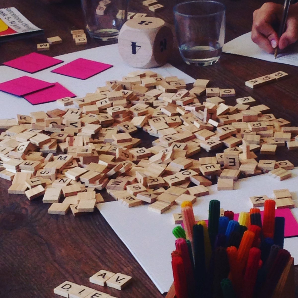 stayhungry_bcn's tweet image. El sábado las letras en acción en nuestro taller d impossible brands para la #barcelonadesignweek #procesocreativo #workshop #naming #bdw18