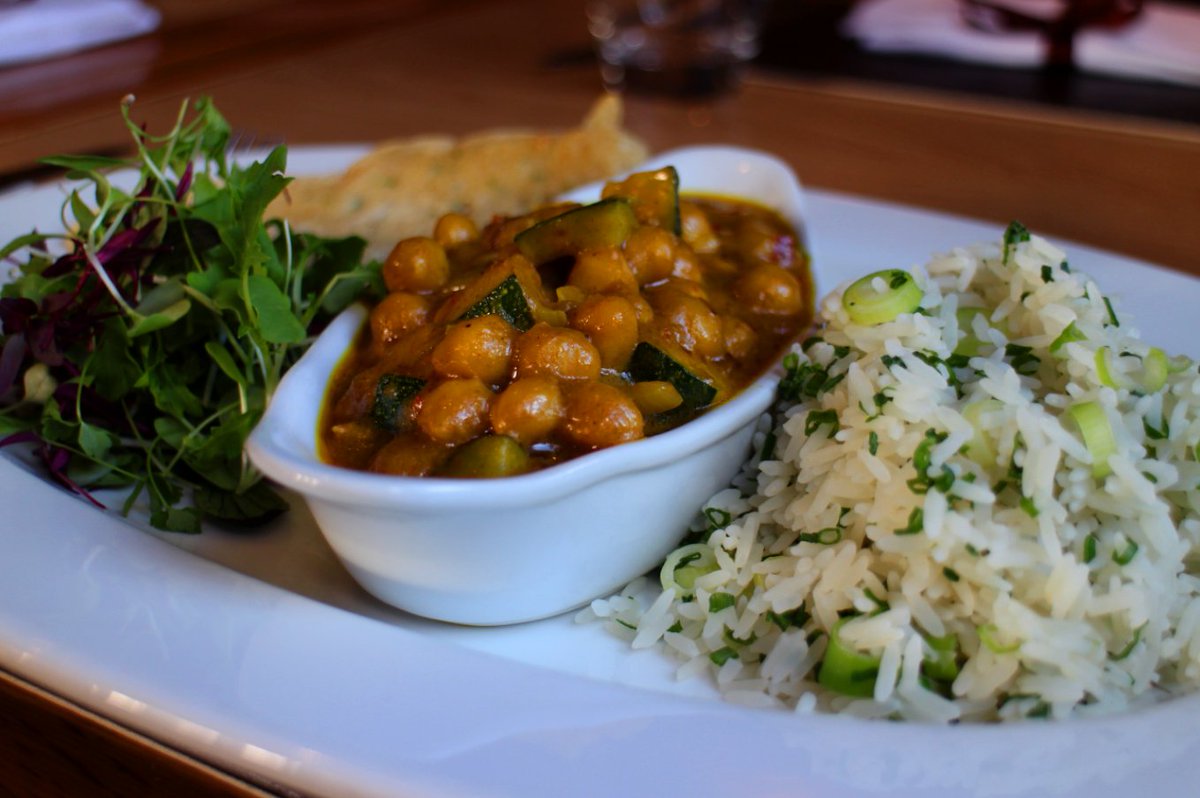 westernhouseayr's tweet photo. It's #WorldMeatFree  day today! Here at Western House Hotel we have a delicious range of  vegetarian and vegan dishes available from our Jockey Club Menu  including the Chickpea and Mango Curry! 😍 https://t.co/wh7fg55YAd