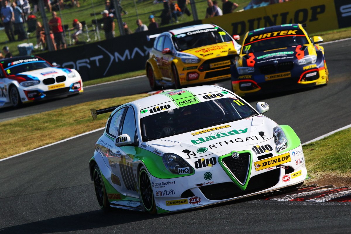 HMSRace's tweet photo. LATEST NEWS: Bittersweet @Oulton_Park Visit For @RobertoAustini And @DuoMotorsport with #HMSRacing As Broken Diff Costs Second Podium Of @DunlopBTCC Season - more here: https://t.co/JUx2CUoJj0 https://t.co/3gdaku7QTO