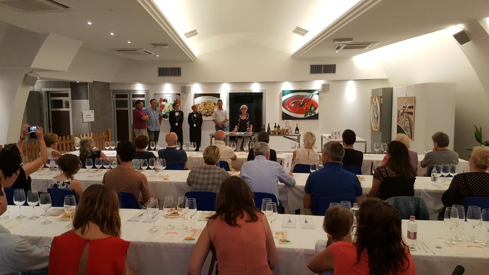 PordenoneFiere's tweet image. #EasyFish 2018: #Lignano celebra i sapori dell’Alto Adriatico.

Tre giorni di #cucina d’autore, #showcooking, #degustazioni e stand enogastronomici a ingresso gratuito.

🐟fierapordenone.it/easy-fish-2018… 🐟

#mylignano #fvglive #pordenone #turismofvg #friuli #fvg