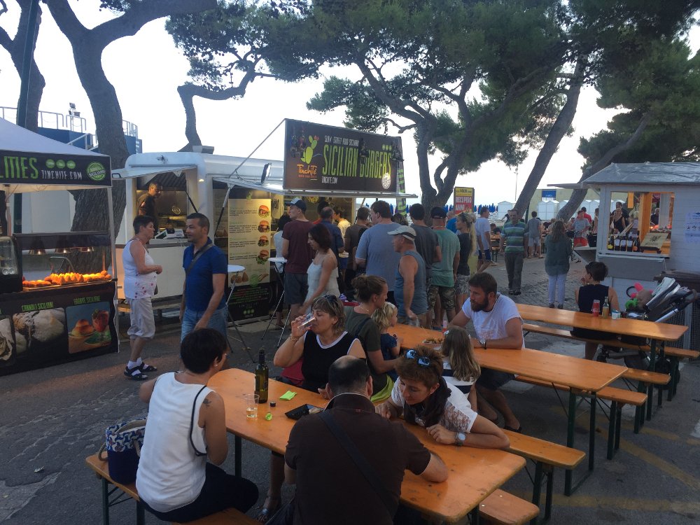 PordenoneFiere's tweet image. #EasyFish 2018: #Lignano celebra i sapori dell’Alto Adriatico.

Tre giorni di #cucina d’autore, #showcooking, #degustazioni e stand enogastronomici a ingresso gratuito.

🐟fierapordenone.it/easy-fish-2018… 🐟

#mylignano #fvglive #pordenone #turismofvg #friuli #fvg