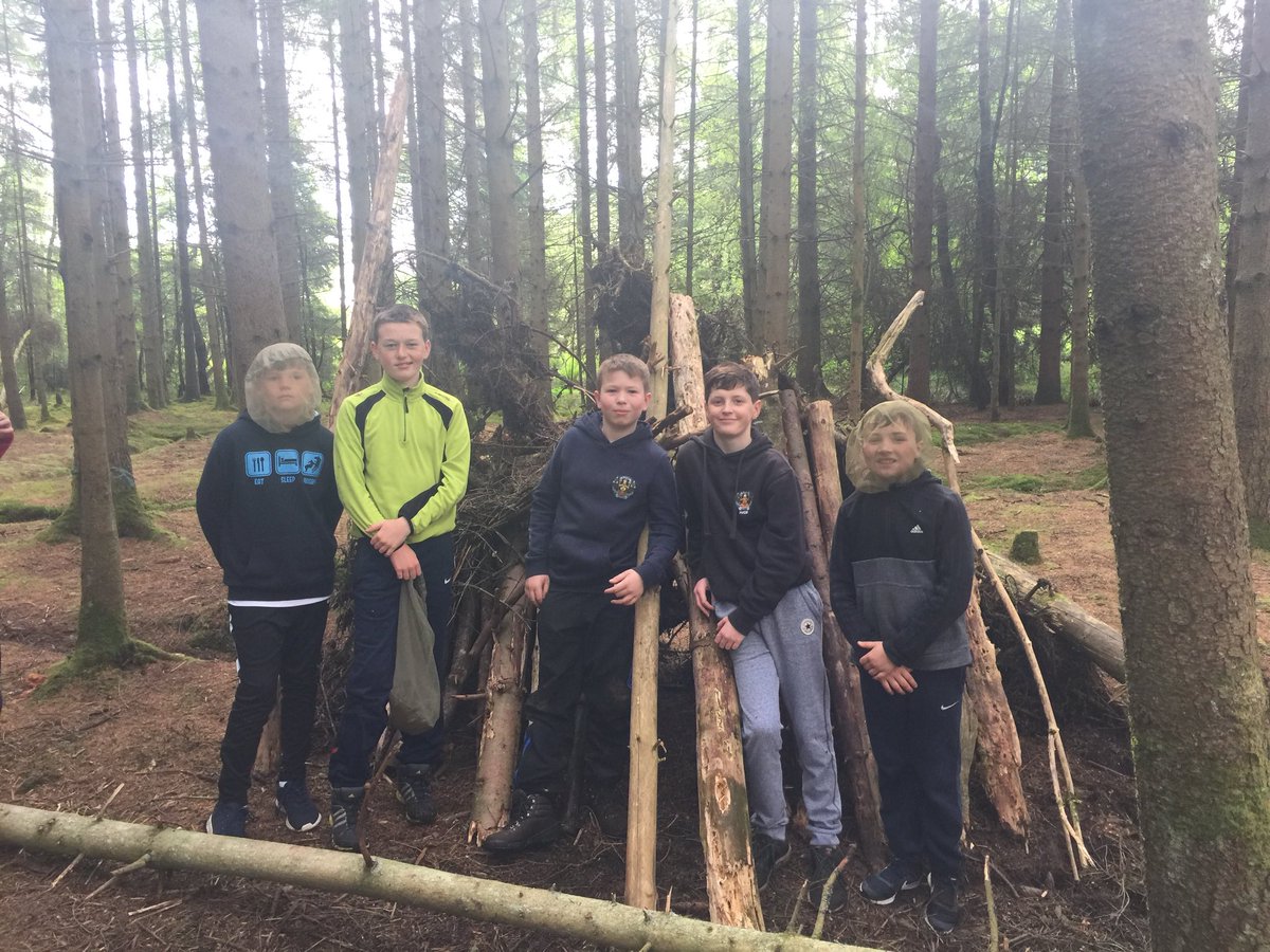 qvsprimary7's tweet photo. Outdoor fun building dens and making campfires at Dounans in Aberfoyle 🌲🔥 https://t.co/FCuv8wJUyU
