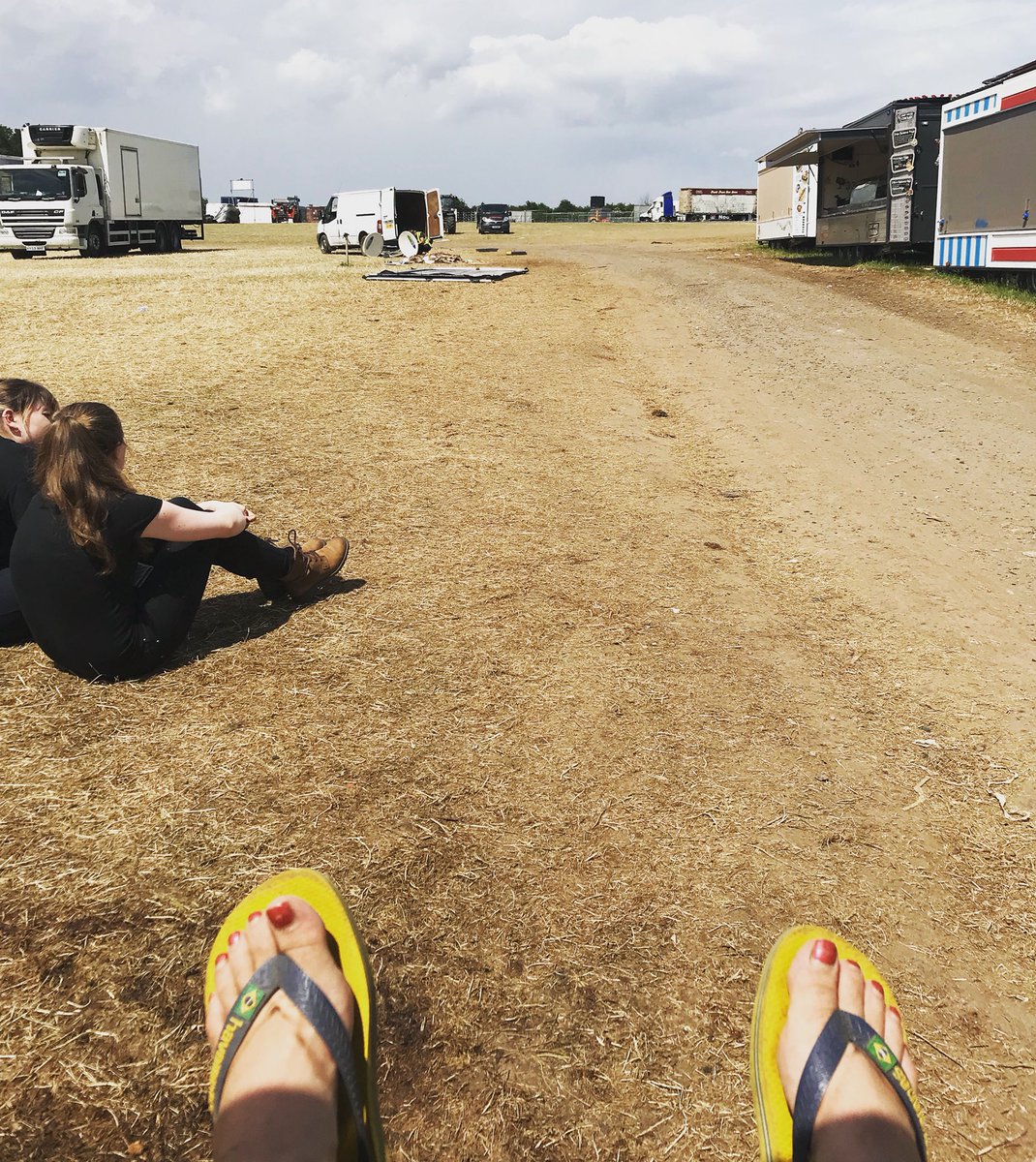 LauraAbiW's tweet photo. 80hrs work in 5 days, thousands of happy campers fed & watered, time to head home for a well needed shower! Just need to get the team home safely then the swimming pool is mine πββοΈ
#dl2018 #downloadfestival #donnington #festivalseason #sleepoptional https://t.co/zI4X9wkNih