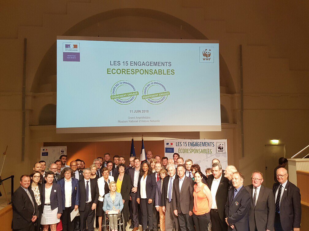 La signature ce matin de la charte des 15 engagements écorespondables <a href="/Sports_gouv/">Ministère des Sports 🇫🇷</a> <a href="/WWFFrance/">WWF France 🐼</a> par les organisateurs sportifs et gestionnaires d’équipements est essentielle pour le sport soit un accélérateur de la transformation écologique.