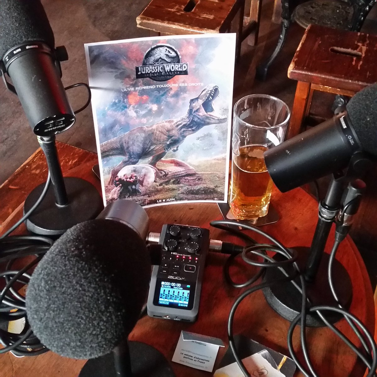 fanfootagefr's tweet photo. FURY ROAR ? Réponse dès 18h sur @seanceradio avec les copains de @Cinevibefr pour #FinDeSeance N°13 #JurassicWorld ▶🎙🎧 #FallenKingdom #podcasts https://t.co/KUGRD7o2cJ