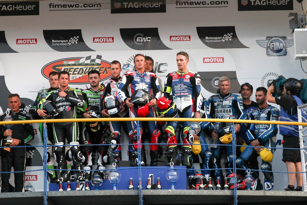 ffmoto's tweet photo. #CoupDeChapeauAuxFrançais
@JulesCluzel16, @FlorianMarino, @FreddyForay, #AlanTecher ; le #SRCKawasaki avec #MathieuGines, @RandydePuniet14 et #JérémyGuarnoni ; le @GMT94 #Yamaha avec #DavidCheca, @mikedimeglio63... https://t.co/OijibpvxON https://t.co/ph5LXlBvET
