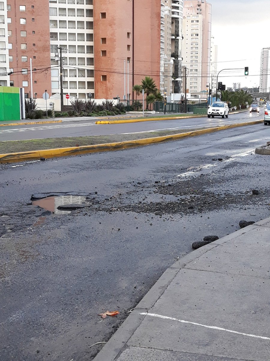 KriegerFenixAAA's tweet photo. Peligroso #Evento en Avenida edmundo Eluchans altura del 1980 (Super Montserrat) https://t.co/GuPDN8L9FE