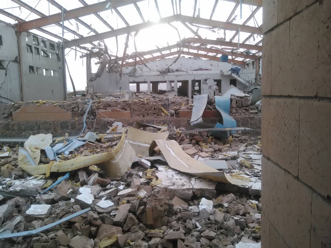 MSF_Argentina's tweet photo. "El ataque de esta mañana a nuestro centro de cólera en Abs #Yemen por parte de la coalición saudí-emiratí muestra una completa falta de respeto por las instalaciones médicas y pacientes. Si fue intencional o resultado de una negligencia, esto es completamente inaceptable"👇 https://t.co/gWB43sO7a6