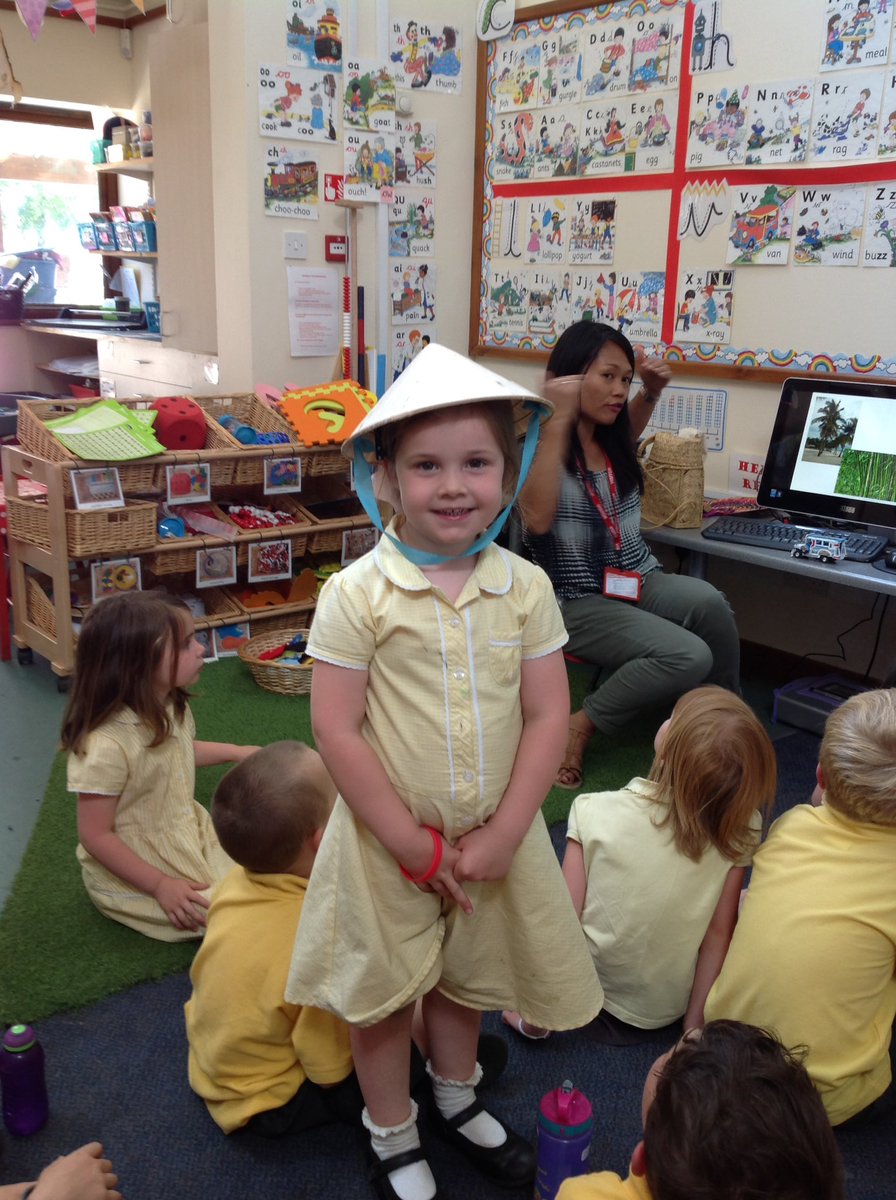 RedClassCKIS's tweet photo. We really enjoyed our visit from Eva's mummy to learn about the Philippines. We created some fantastic art work with her! https://t.co/BpA5drZUp8