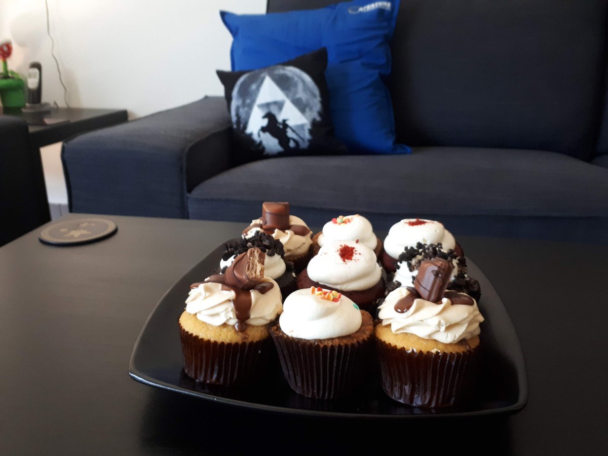 SensigaStudios's tweet photo. Tasty cakes in our @Sensiga1 meeting room :) https://t.co/D04SZBORDd