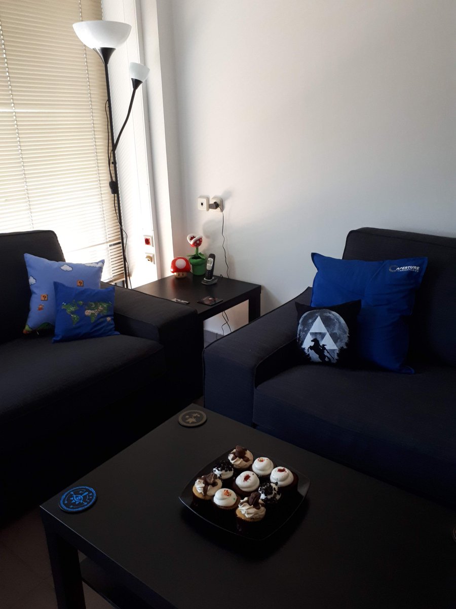 SensigaStudios's tweet photo. Tasty cakes in our @Sensiga1 meeting room :) https://t.co/D04SZBORDd