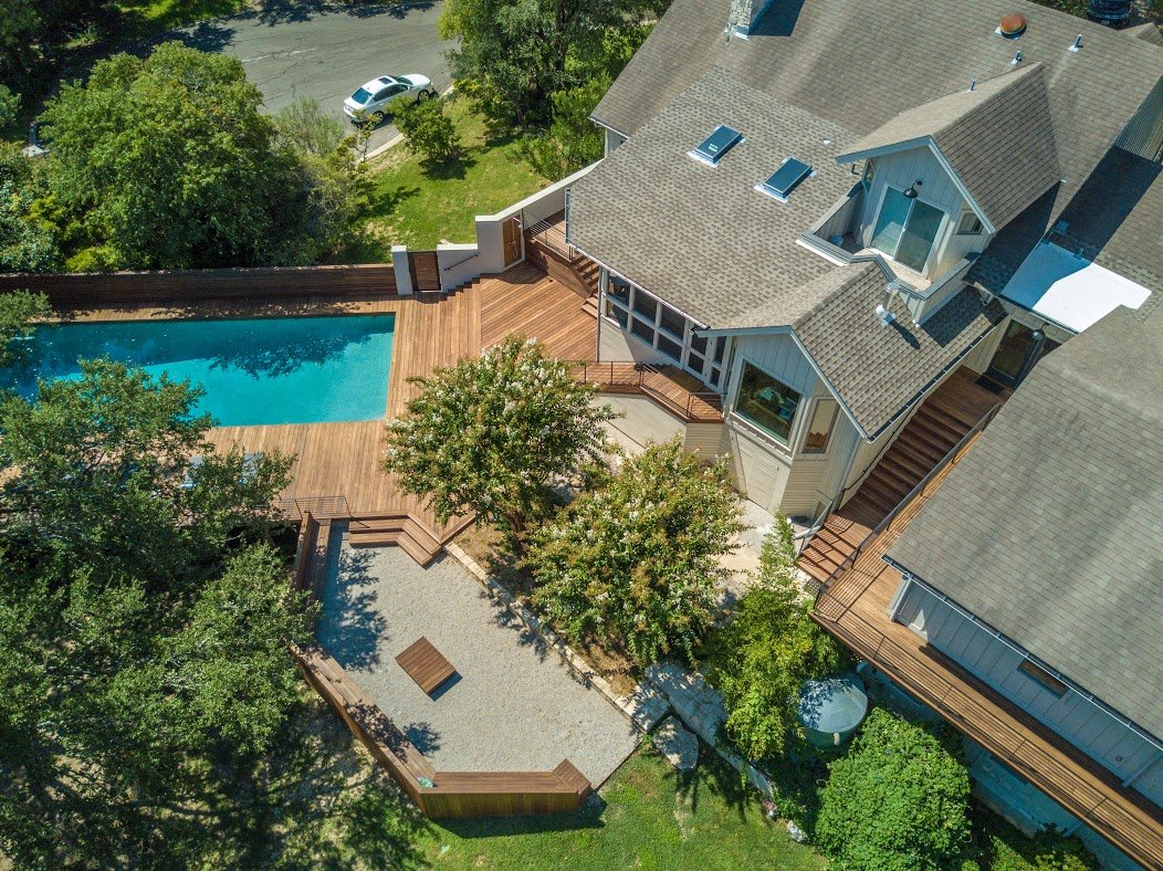 Located in Austin, this beautiful home in the Rob Roy neighborhood used our Ipe to build an expansive deck throughout the entire backyard.