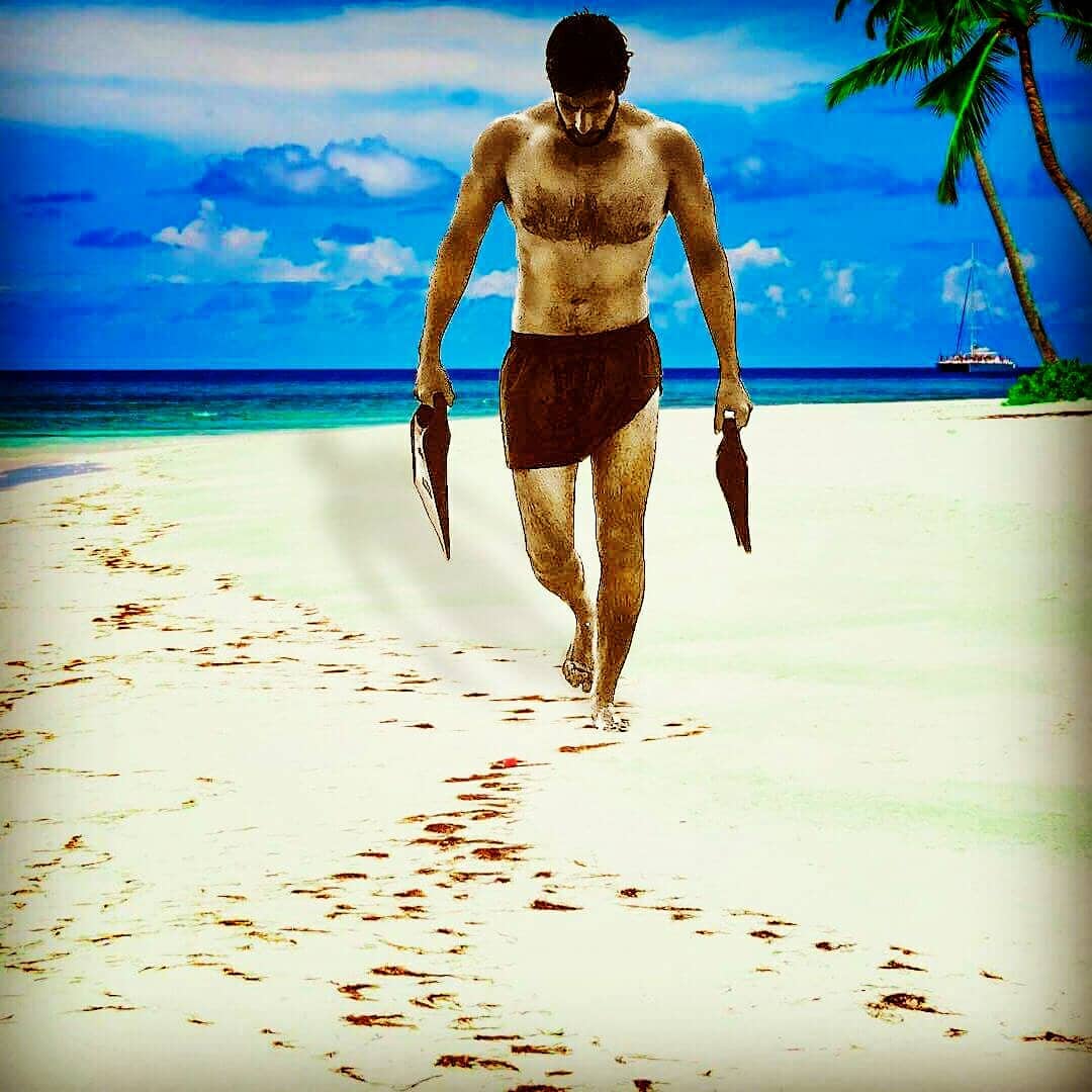 IdanAmediClub's tweet photo. Sometimes it needs crossing an ocean to get out of someone's shadow.
#idanamedi #malemodel #beautyman #star
#ocean #beardstyle #beachbody #body #modelman #singer
#beardedman #idanamediclub #wet
#model #actor #travel #hawaii #hotbody
#sexyman #sexyboy #malebeauty  #עידןעמדי https://t.co/cZvqPhMmJA