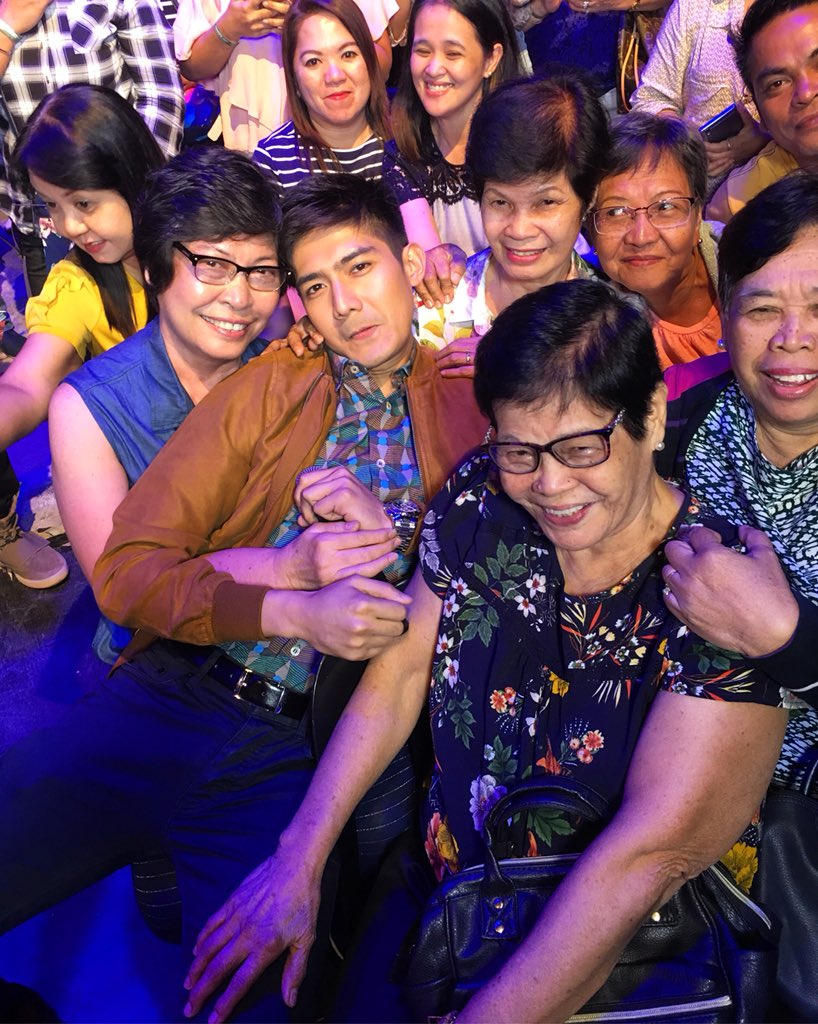 robertmarion's tweet photo. When I was a kid, I’ve dreamt of being surrounded by a lot of girls... now, I am living the dream! ⭐️ #Chickboy #RockstarLife 🤘🏻 I really love our live audience during @asapofficial 😂 https://t.co/hA8YsZE49Q