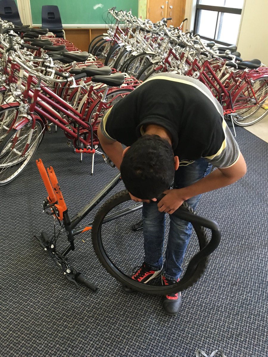 biketoschoolTO's tweet photo. Students at @garneausac getting first hand experience learning how to fix their flat tire #flatfix #bell_installation #bikemonth @EcoSchoolsTDSB @CycleToronto https://t.co/MBtCDFEAlG