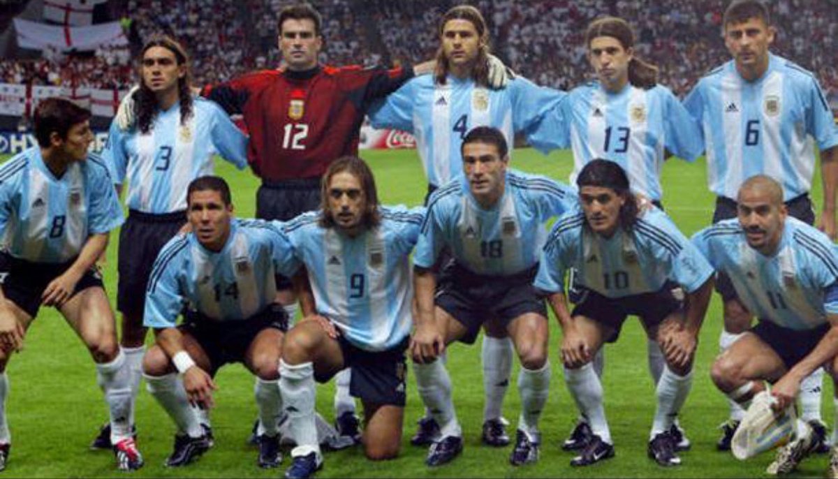 riflevarela's tweet photo. #PartidosMundiales #CoreaJapon2002 #Alemania2006 A las 21.00 por @tv_publica #Bielsa #Suecia #Batistuta #Beckham #Perkerman #Elizondo #Papeleta #Ronaldo #Zidane https://t.co/0RXoY14vbm