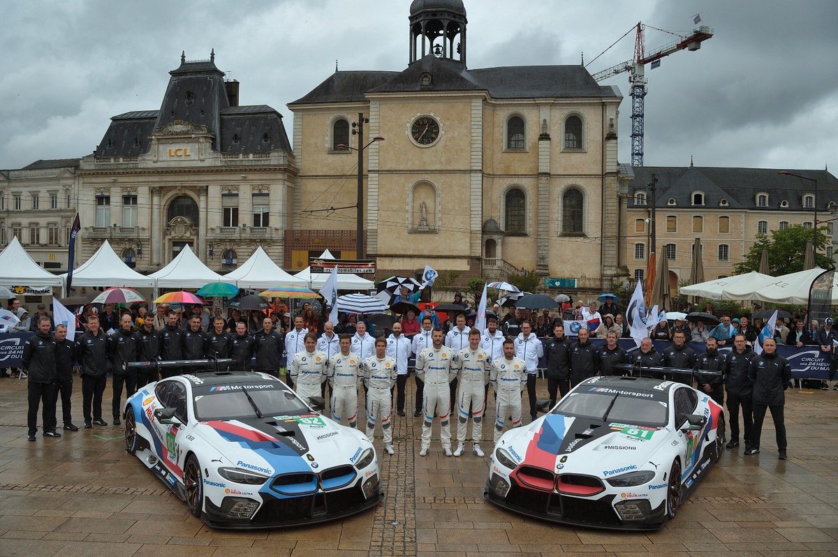 📸 Say CHEEESE 😉. Team pic ahead of the #LeMans24 return on the weekend. We are a 100% proud of these guys! #MISSION8 #lemans