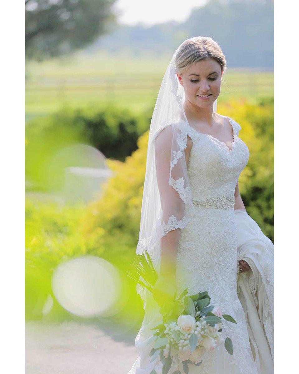 StefanieHaviv's tweet photo. Sun Kissed Chelsey. #swoon #beautifulbride #backlit #maybride #bridalportrait https://t.co/IY5CLl0OgT