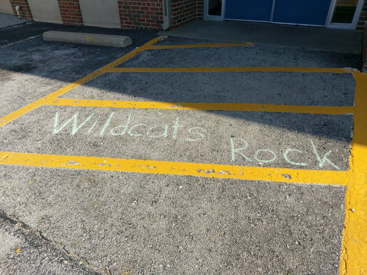 Sidewalk messages to welcome students on the first day of school. @leahmmcopeland #wwproud