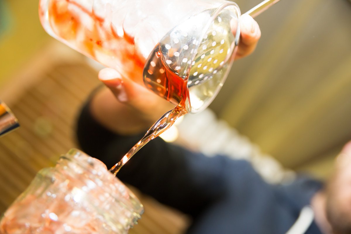 TheWhiskyLounge's tweet photo. Need the perfect Father's Day present? We've got you covered! Win a pair of money-can't-buy Golden Tickets to give away so you and your dad can be whisky dignitaries at our Edinburgh festival. To enter, just like this post &amp; comment to let us know what your favourite dram is. https://t.co/fEnBkhxZI6