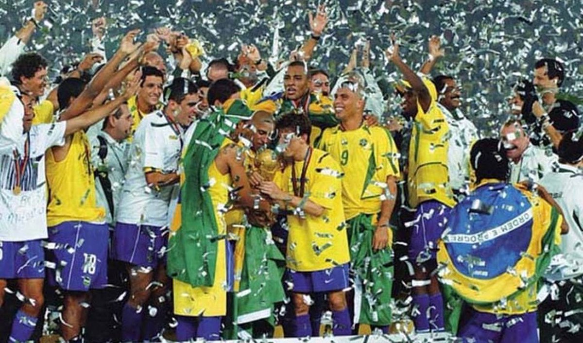 riflevarela's tweet photo. #PartidosMundiales #CoreaJapon2002 #Alemania2006 A las 21.00 por @tv_publica #Bielsa #Suecia #Batistuta #Beckham #Perkerman #Elizondo #Papeleta #Ronaldo #Zidane https://t.co/0TqjsVv1Ng