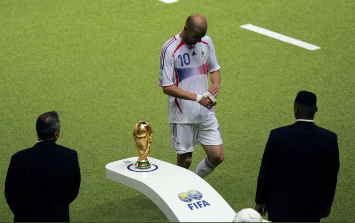 riflevarela's tweet photo. #PartidosMundiales #CoreaJapon2002 #Alemania2006 en minutos por @tv_publica #Bielsa #Suecia #Batistuta #Beckham #Perkerman #Elizondo #Papeleta #Ronaldo #Zidane https://t.co/mR4ULdv5bc