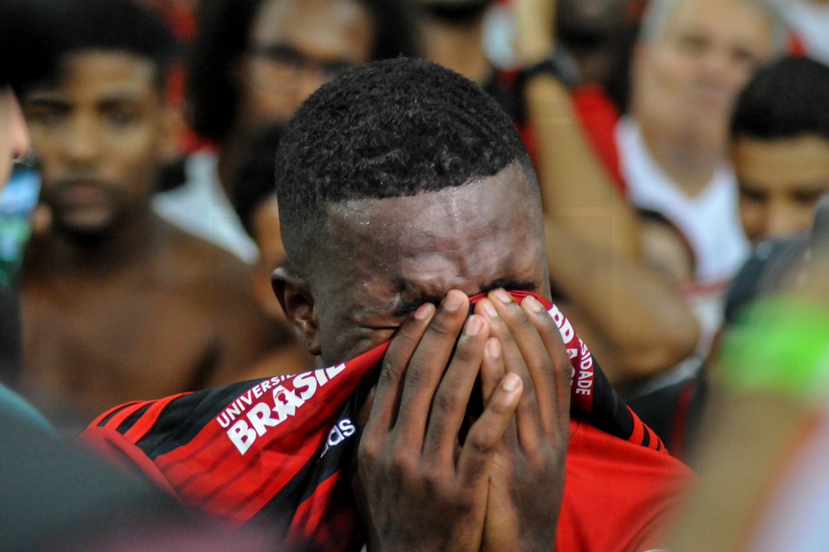 fotodojogo's tweet photo. #fotodojogo📷
Imagens do @vini11Oficial
@Flamengo 2x0 @ParanaClube, pela 11ª rodada do Campeonato Brasileiro
Créditos: Nayra Halm/fotodojogo
#trmaraca #FLAxPRC #ViniciusJR @marca @mundodeportivo @realmadrid #CBF #fotodojogonobrasileirão #flamengo @francefootball https://t.co/KCqYywsu2z