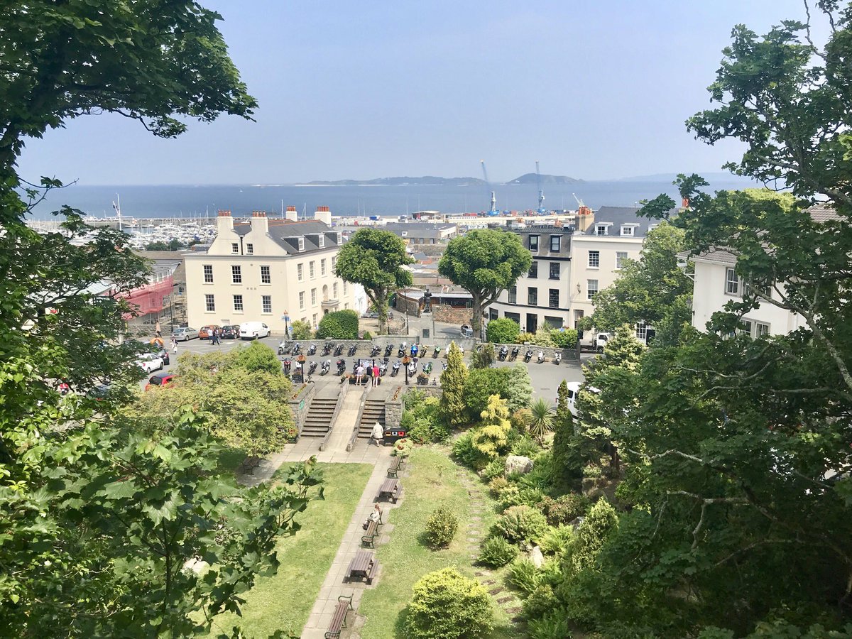 JamesWJsy's tweet image. Lovely day in #Guernsey today. Great to catch up with @GuernseyPolice colleagues and their new Dep Chief @DCO_Guernsey.