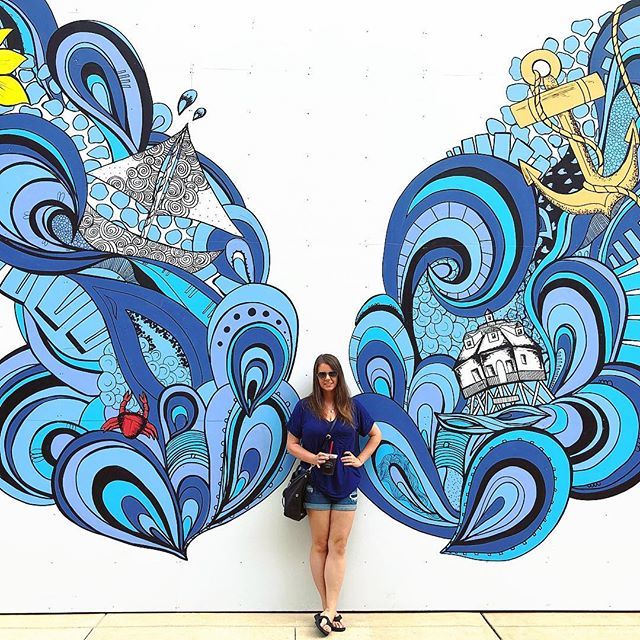 AshBG's tweet image. #WhatLiftsYou... Loving the new mural at @annapolistownecentre by @kelseymontagueart! Check it out for yourself, maybe on a Friday during their Friday Night Concert series? Mural is located next to the @chwinery #Annapolis Tasting Room entrance. #VisitAT… ift.tt/2JMmL9I