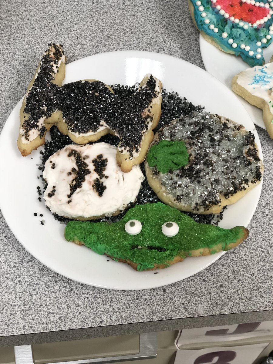 porteredtech's tweet photo. A few of my favorites from sugar cookie wars! #weareums #fcpscte https://t.co/aGwTkCawiM