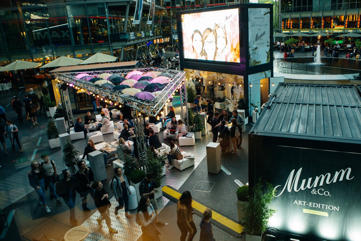 store2be's tweet photo. Wir konnten die Agentur EAST END bei der Umsetzung eines Markenauftritts von #MummSekt unterstützen und die Fläche des Events vermitteln - nothing special, just Sony Center Berlin am Potsdamer Platz (@berlin_sony). #chapeau #MummArtEdition #store2cheers https://t.co/WRV6Mj8LdF https://t.co/RwA3aD4GrK