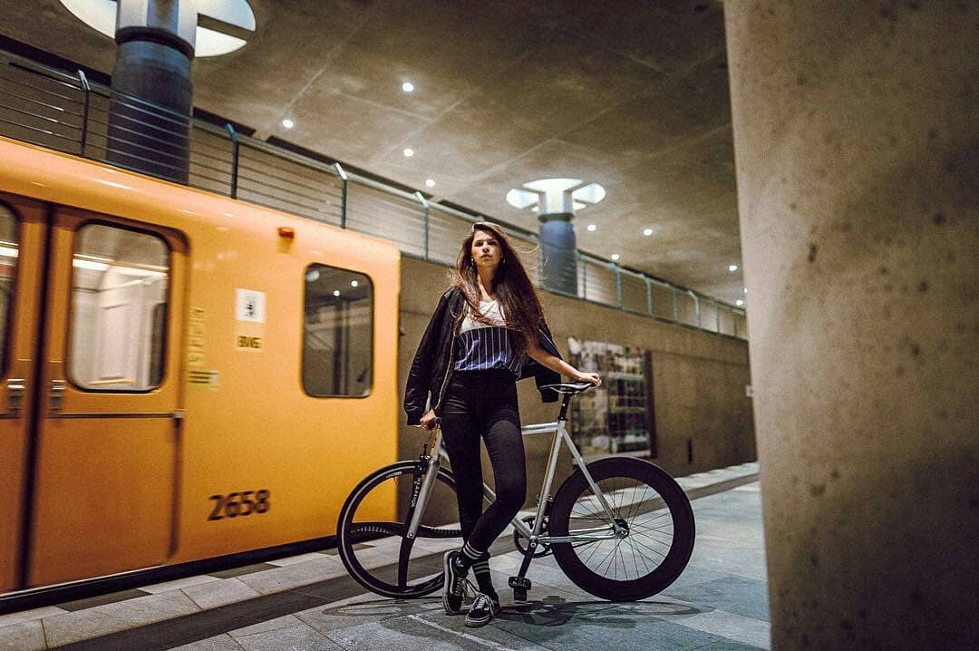 Aus der Reihe "Schlechte Orte, um mit deinem Fahrrad anzugeben": Die U55.

📷 instagram.com/marceldavidsch…
